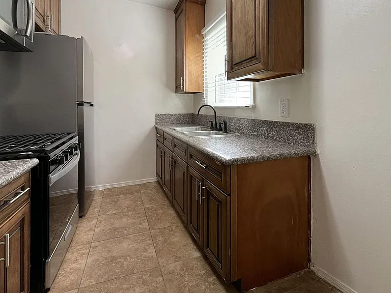 MMR - 1433 Miramar — Photo 10