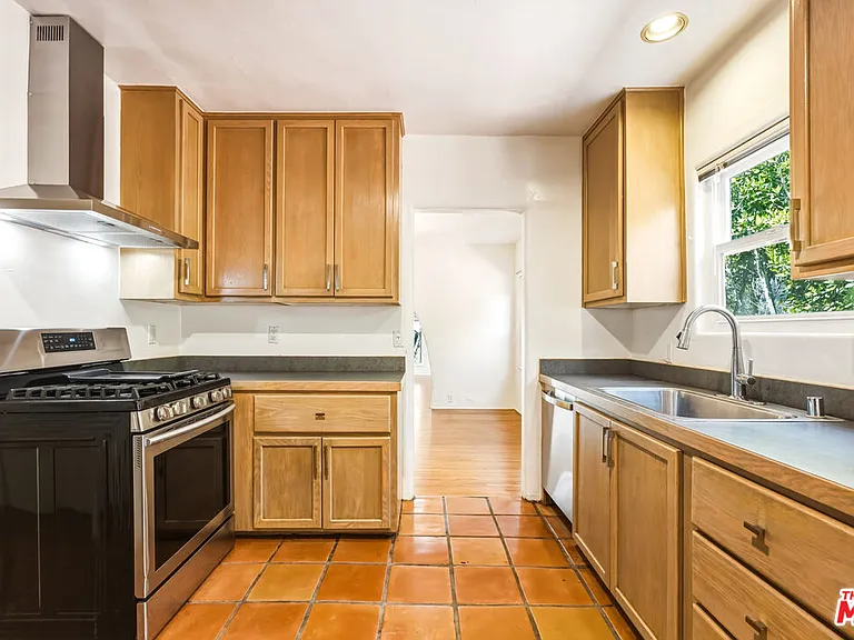 2613 Cloverfield Blvd — Photo 13