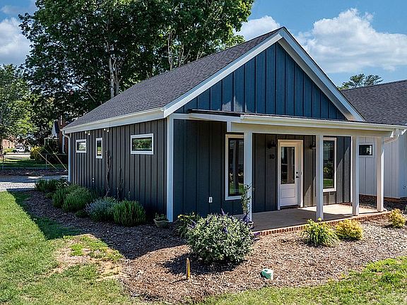 2nd image of 10 Cottage Ct