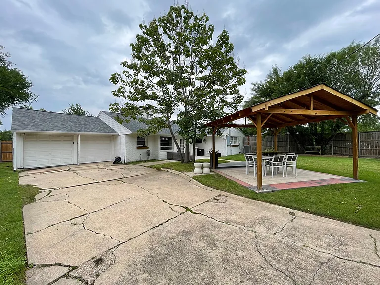 3324 Darvany Dr — Photo 11