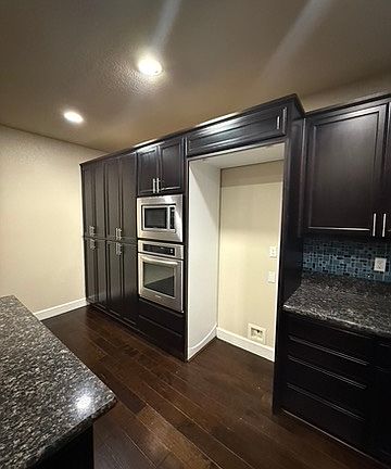 4th image of 928 N Campania Ct