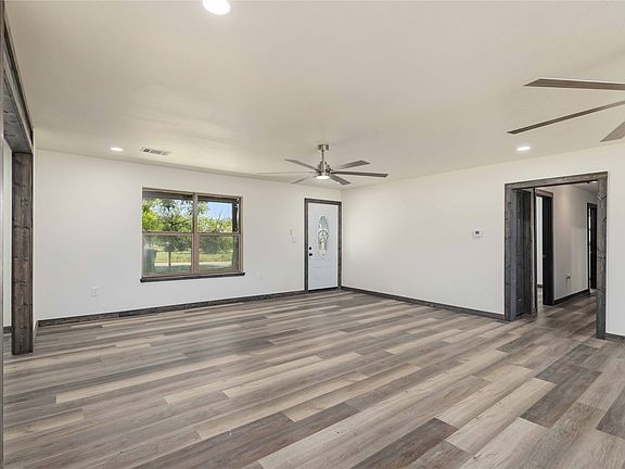4th image of 809 W Liveoak St