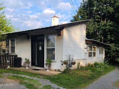 61 W Houston Ave, Montgomery, PA, 17752
