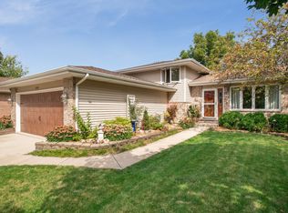 2200 Susanna Way, Crest Hill, IL 60403