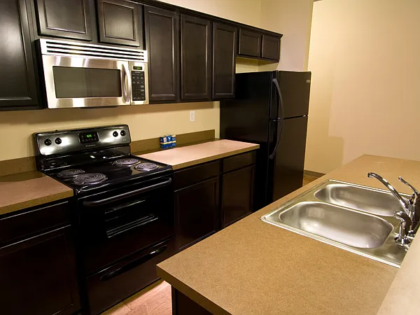 3 bed, 1170 sqft, $1,665 — Photo 2