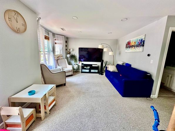 262 Littleton Rd APT 4