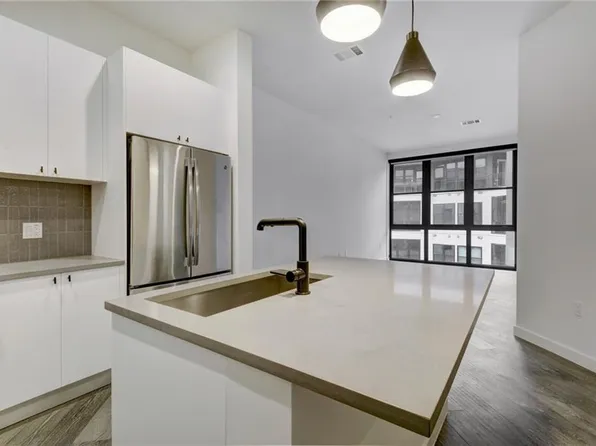 800 Embassy Dr APT 511, Austin, TX 78702