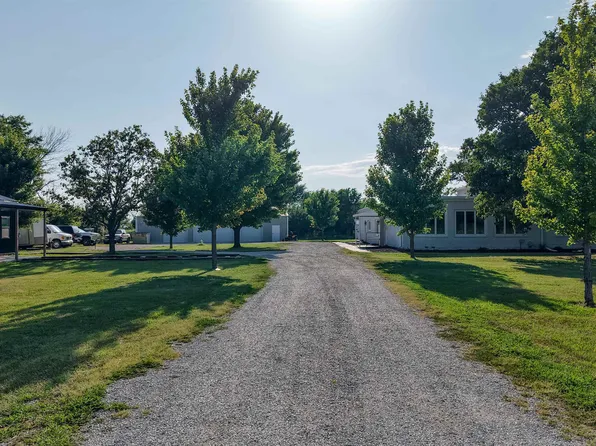 4819 S Hillside Rd, Newton, KS 67114