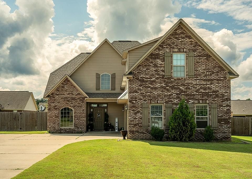 1st image of 1018 Scarlett Dr