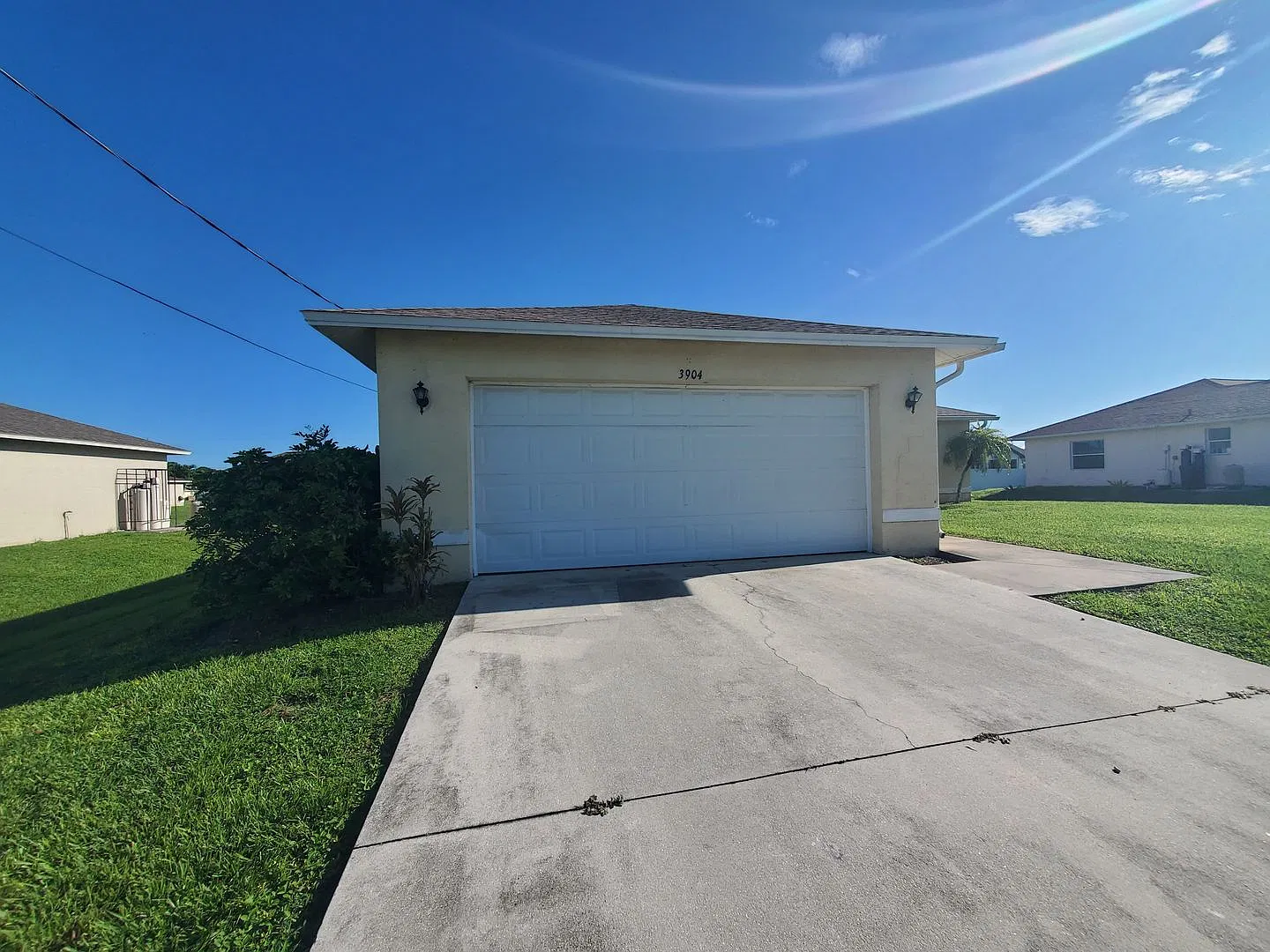 Charming 3-Bedroom, 2-Bathroom Single Family Home Move In Special 50% Off First Month! — Photo 2