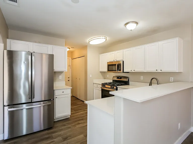 1218 Cobble Lake Ave — Photo 8