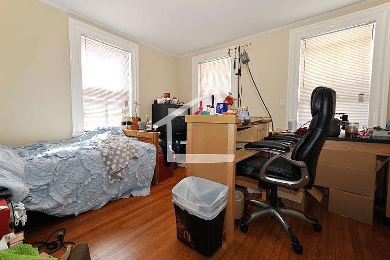 2nd image of 91 Parsons St #2