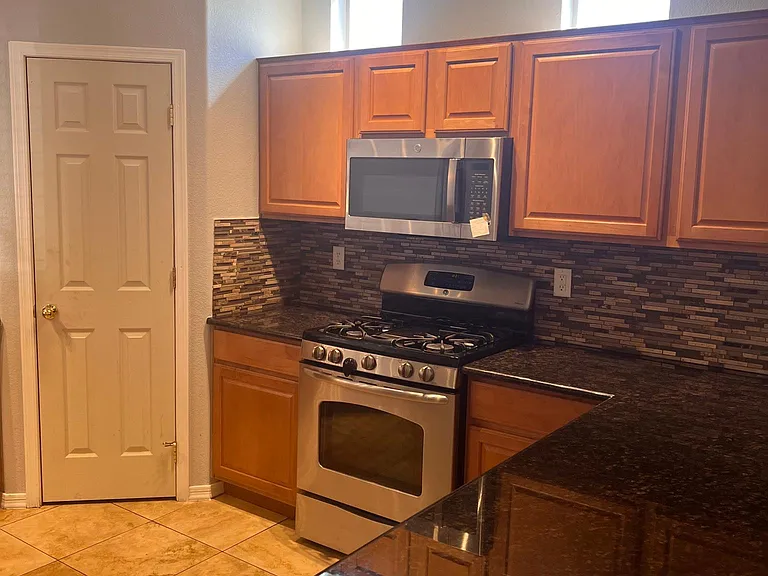 168 E Calle Del Rondador — Photo 2
