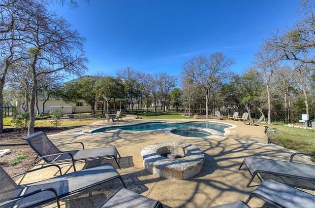 Can you say what a peaceful & relaxing place?  This is absolutely gorgeous!