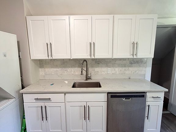 4th image of 224 W Rock Ave #3