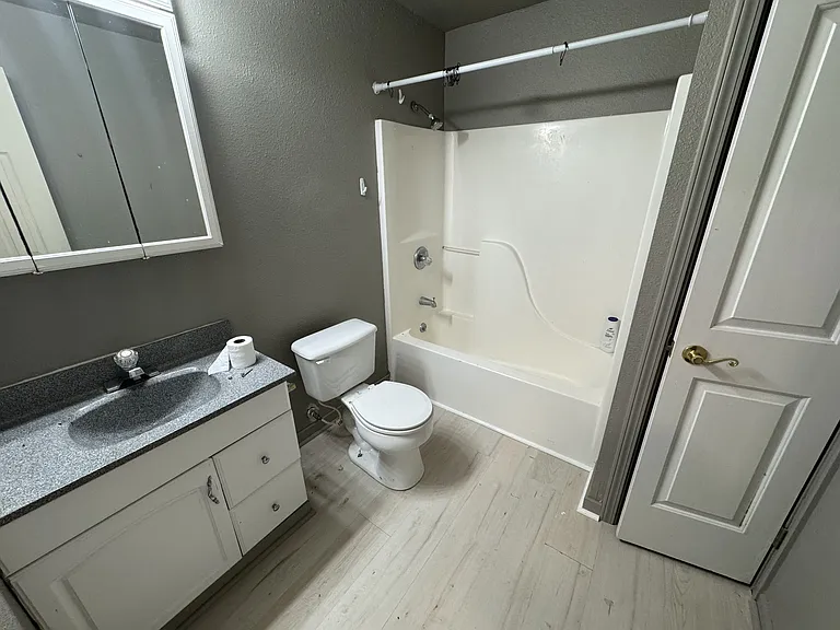 399 W Allen St — Photo 4