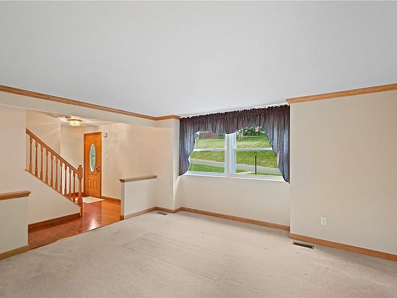 3rd image of 11 Woodbridge Dr
