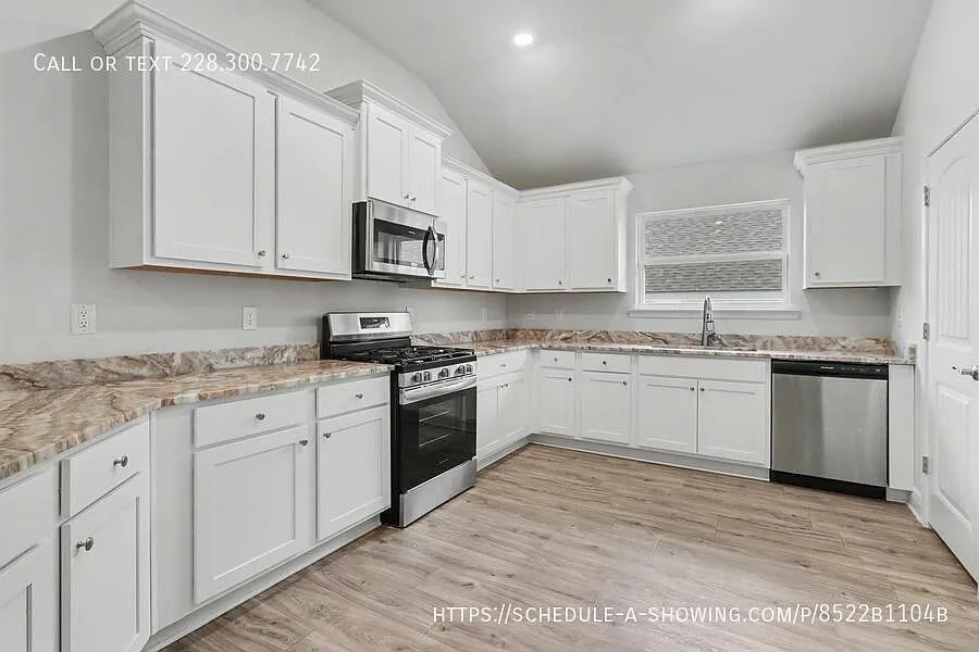 4 bed, 2200 sqft, $2,600 — Photo 3