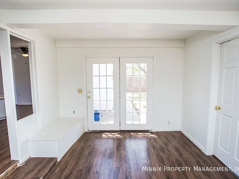 502 2nd Pl — Photo 17