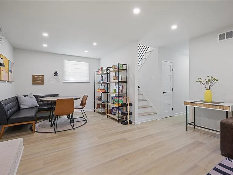 677 Hillandale Cir SW — Photo 21