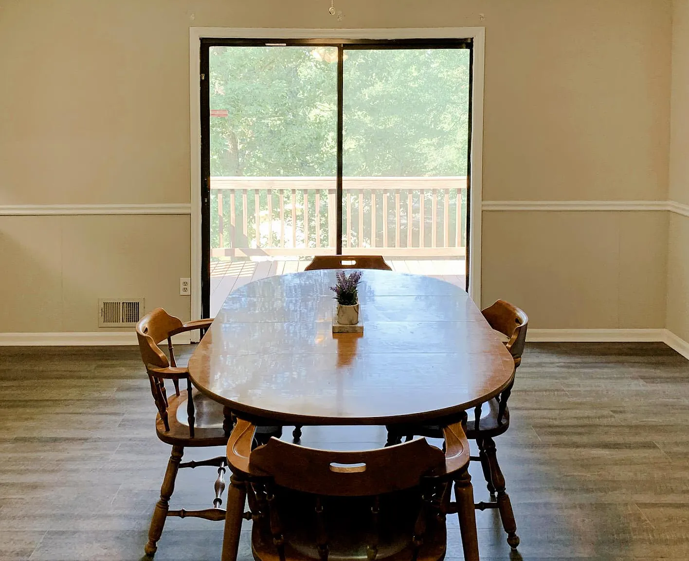 4 bed, 2.5 bath, 1900 sqft, $676 — Photo 2