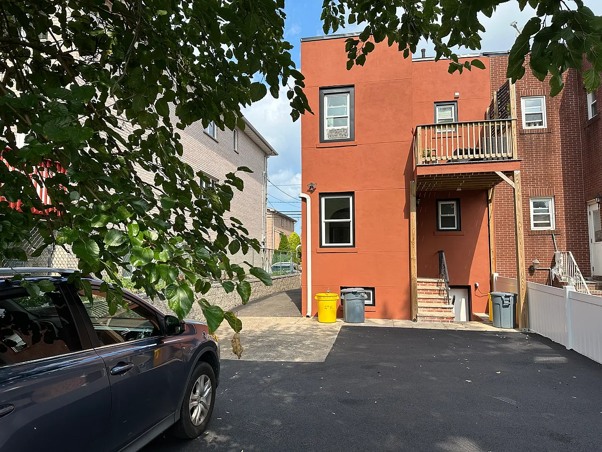 Building Photo - 312 Roff Ave #1