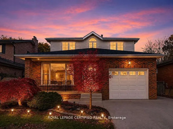 35 Trenholme Cres, Hamilton, ON L8W 2L4