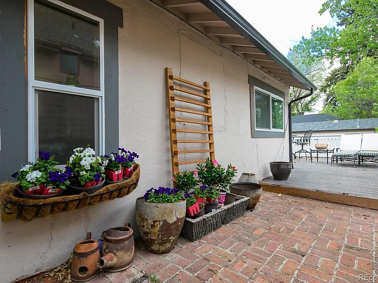 1100 S Clayton St — Photo 27