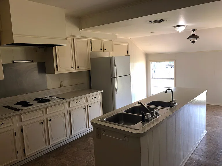 214 Lewis St — Photo 10