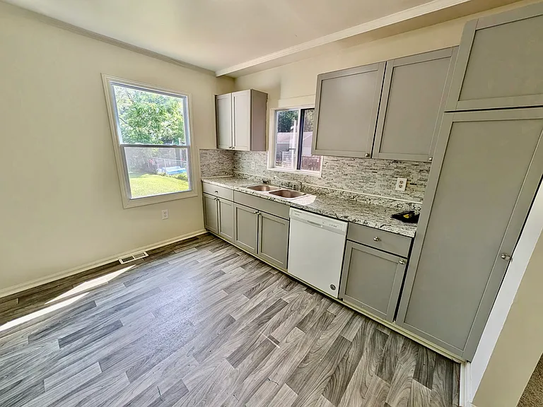 1316 Garfield Ave — Photo 8