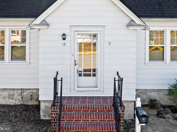 13 Delaware Ave, Pennsville, NJ 08070