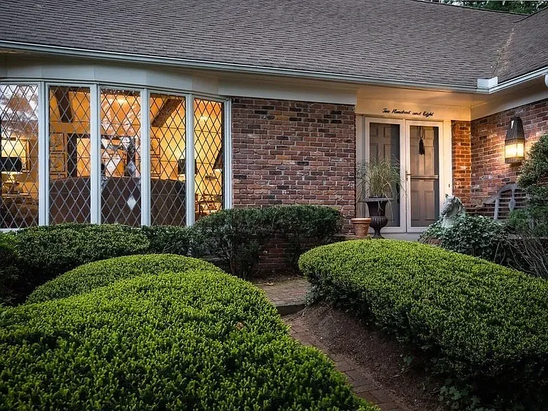 208 Tanglewood Dr — Photo 48