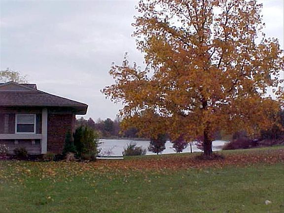 Lake View - Front Yard