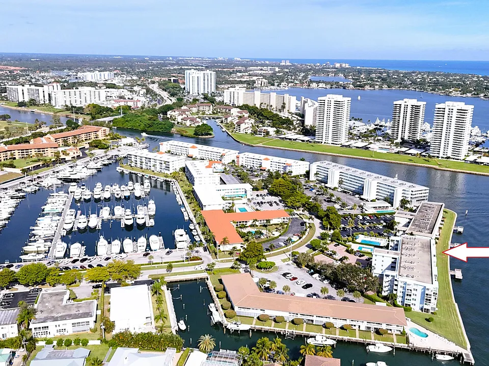 60 Yacht Club Dr #405