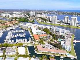 60 Yacht Club Dr, North Palm Beach, FL