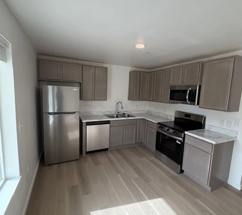 858 3rd Ave W
