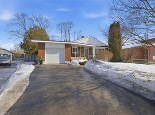 71 Pinecrest Dr, Kitchener, ON N2A 2G7