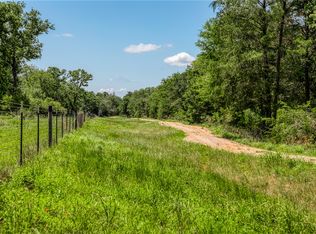 1012 County Road 438, Lexington, TX 78947