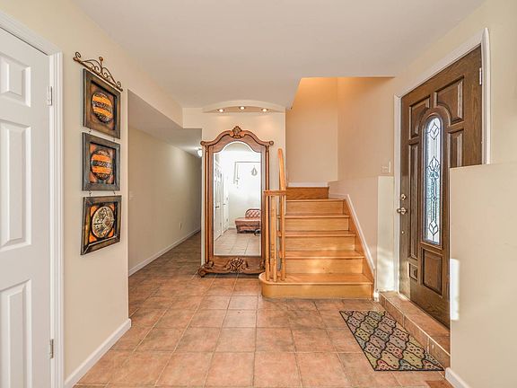 3rd image of 865 Nugent Ave