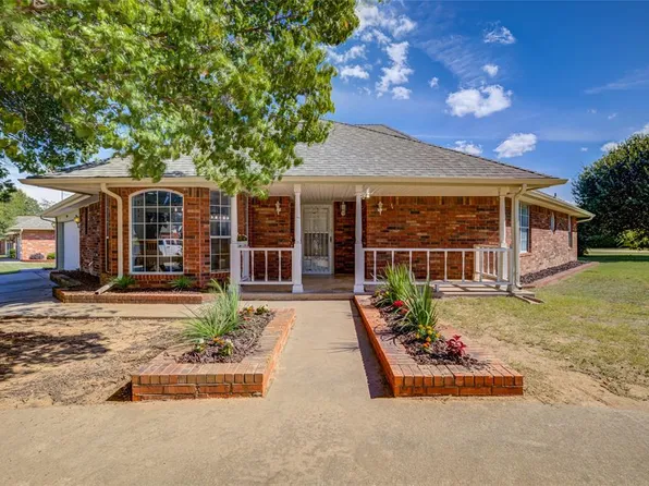 1700 Strawberry Hl, Midwest City, OK 73130
