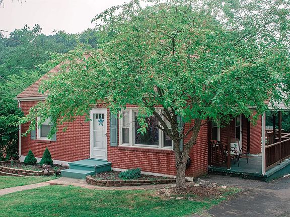 3rd image of 479 Parkdale Dr