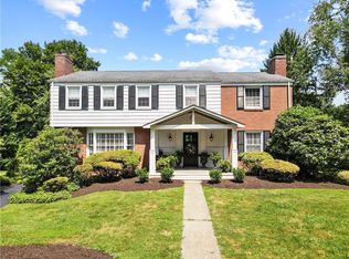 24 Oak Glen Dr, Oakmont, PA 15139