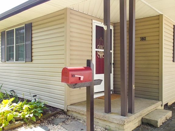 3rd image of 3861 Evelyn Dr