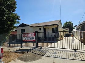 2 bed, 2.0 bath, 600 sqft, $2,300