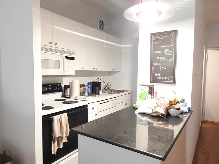 117 W 58th St #8E — Photo 2