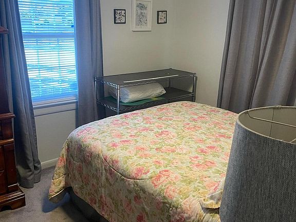 3rd image of 658 Griffith Ave