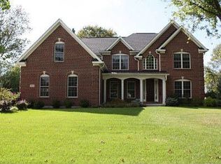 9825 Zig Zag Rd, Montgomery, OH 45242