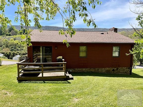 3rd image of 213 Hillcrest Dr