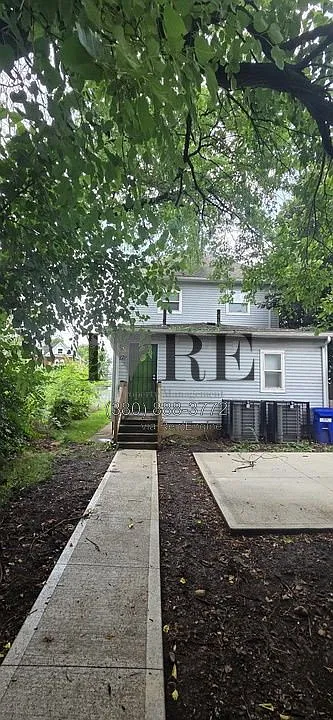 2 bed, 1.0 bath, 880 sqft, $895 — Photo 2