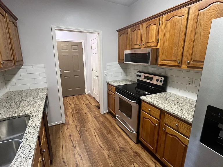 603 Preston Dr — Photo 5